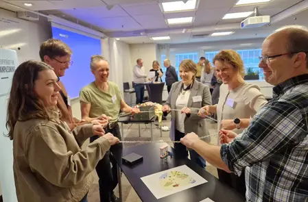 Grupp av deltagare vid seminarium.